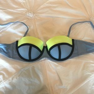Victoria’s Secret strapless bikini top 34C